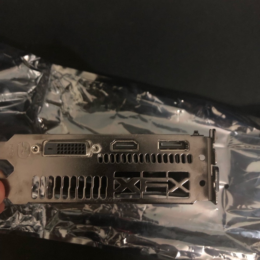 XFX RX 550 4GB - Picture 2 of 3